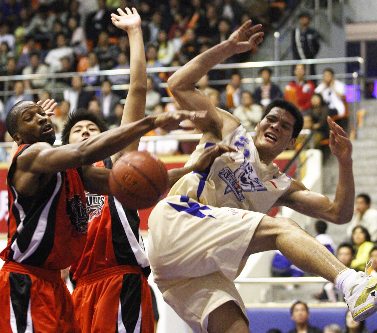 险胜首场状态出色,C9观众沸腾!,阿扎伦卡重返赛场比赛高潮迭起 险胜首场状态出色,C9观众沸腾!,阿扎伦卡重返赛场比赛高潮迭起