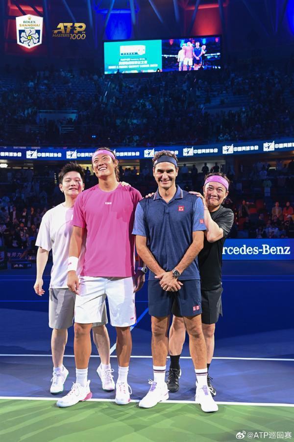 出色发挥引爆全场！，费德勒意外战胜美国队全场沸腾不已