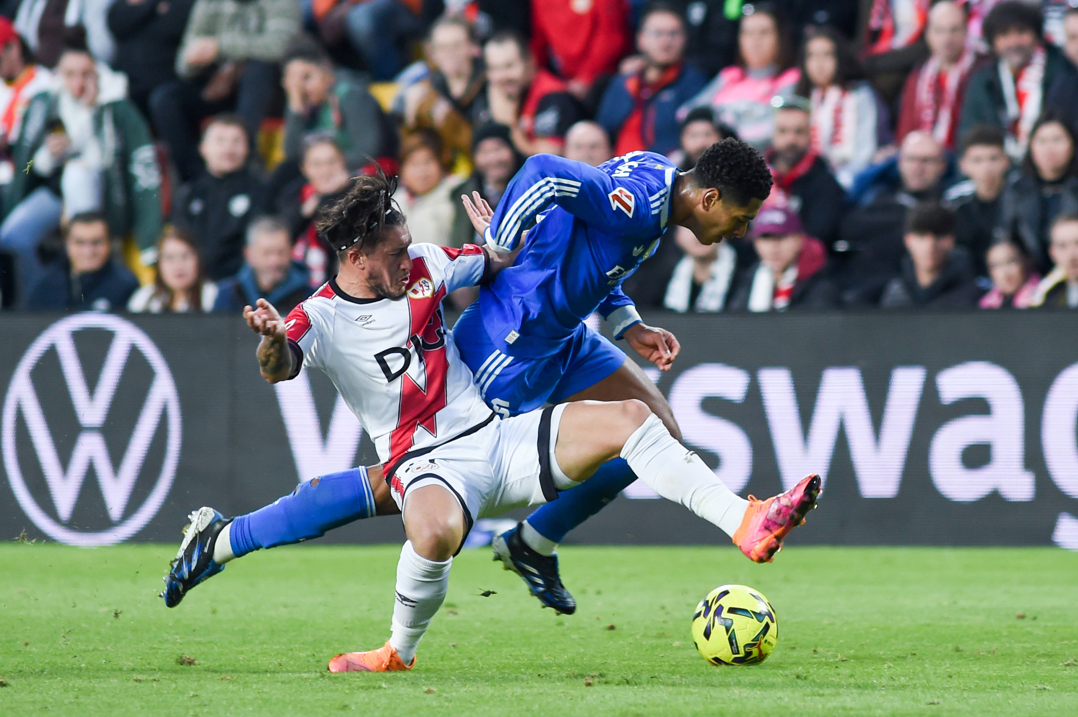 今晚体能课后，浙江队远射贴柱备战西甲，目标明确，资深球员宣示担当的简单介绍