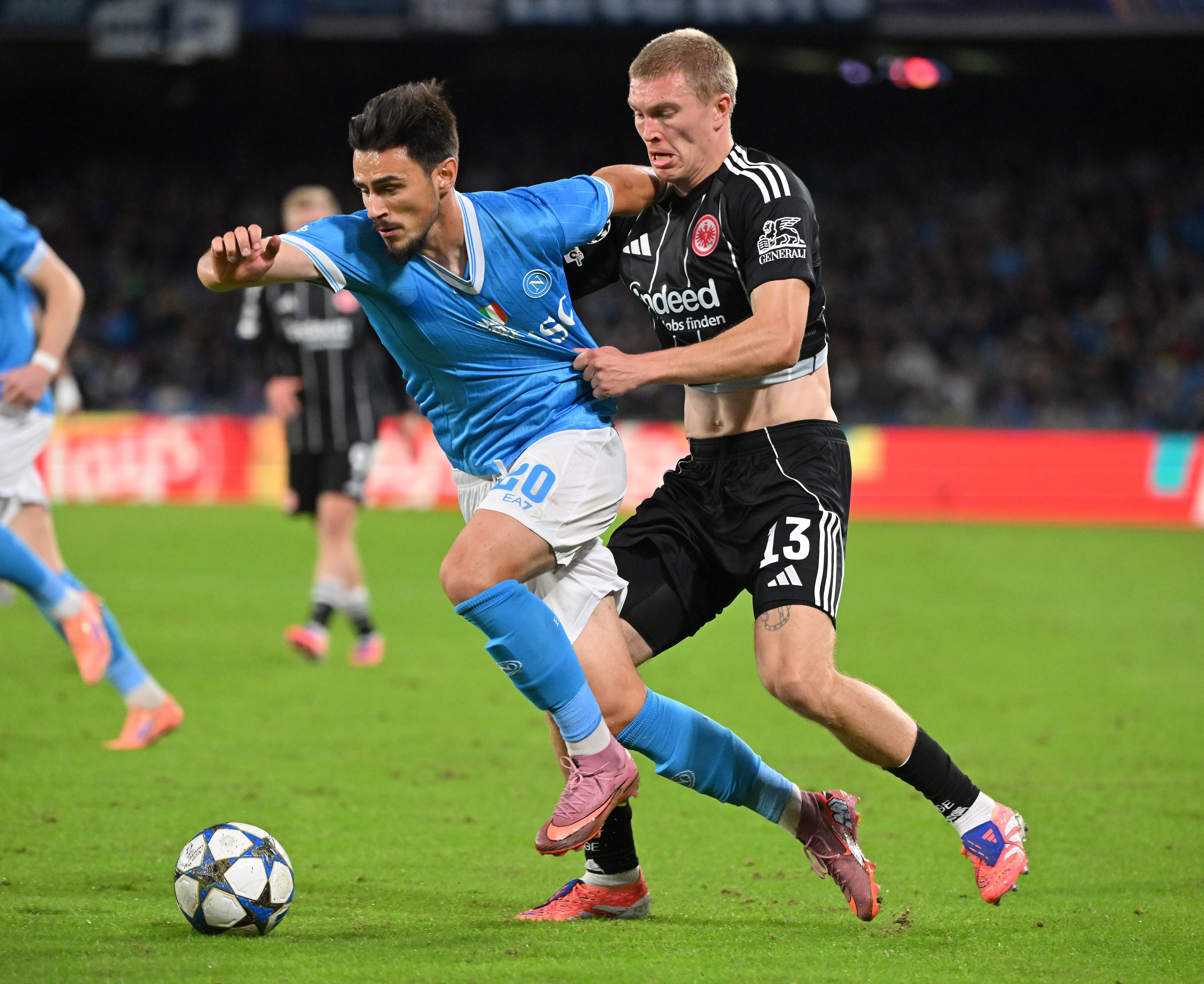 法兰克福迎欧冠关键赛，今晚单刀错失，引发热议，高层口径保持一致的简单介绍